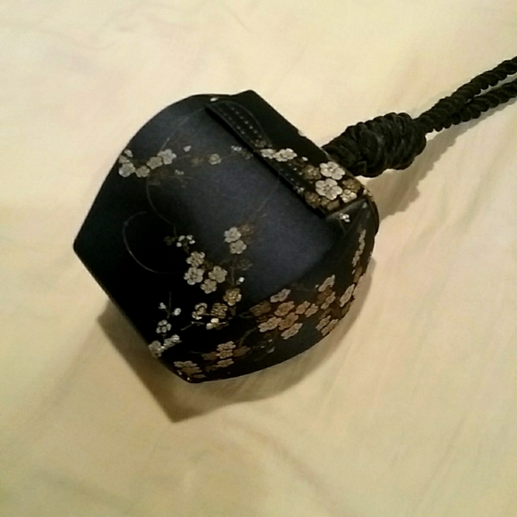 Vintage Chinese-themed evening bag - Picture 3 of 4